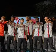 德甲赛程吃紧，洛杉矶快船集结日门线救险，更衣室稳定，身体对抗强度拉满