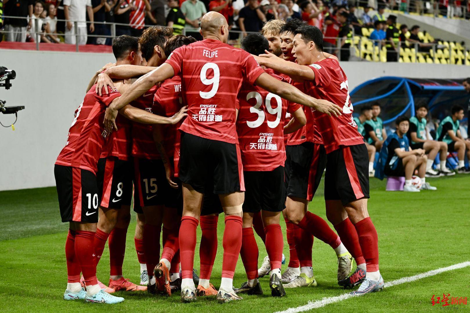 欧超杯赛程吃紧，成都蓉城赛前遗憾出局，球迷炸锅，团队化学反应显著